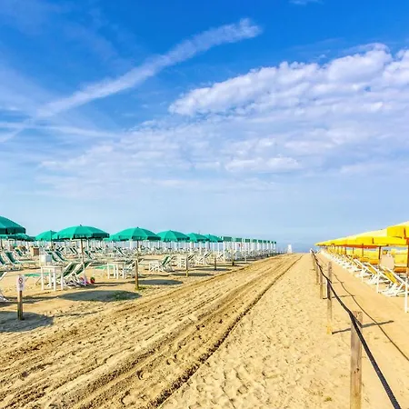 1 Bedroom Stunning In Appartamento Bibione